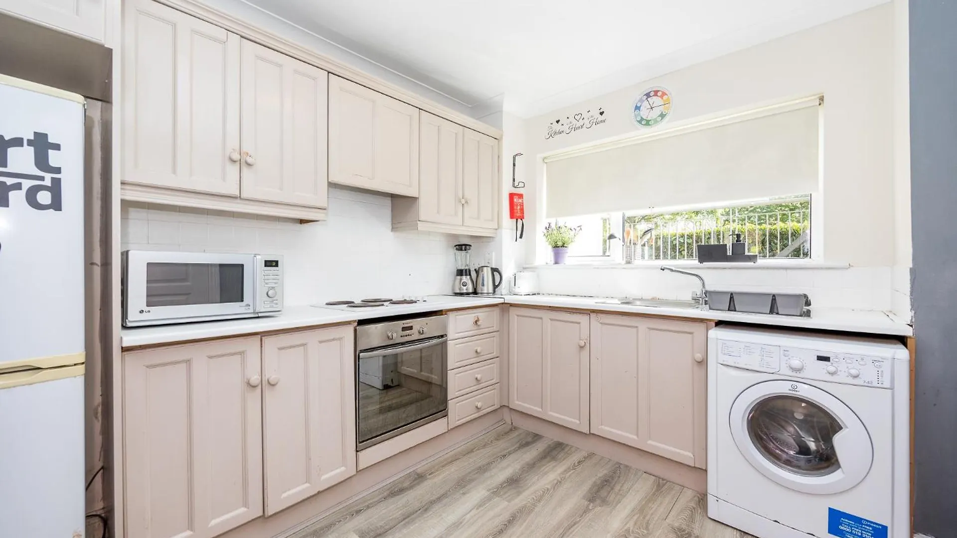 kontakty Cosy 2-Bedroom Apartment Near Airport